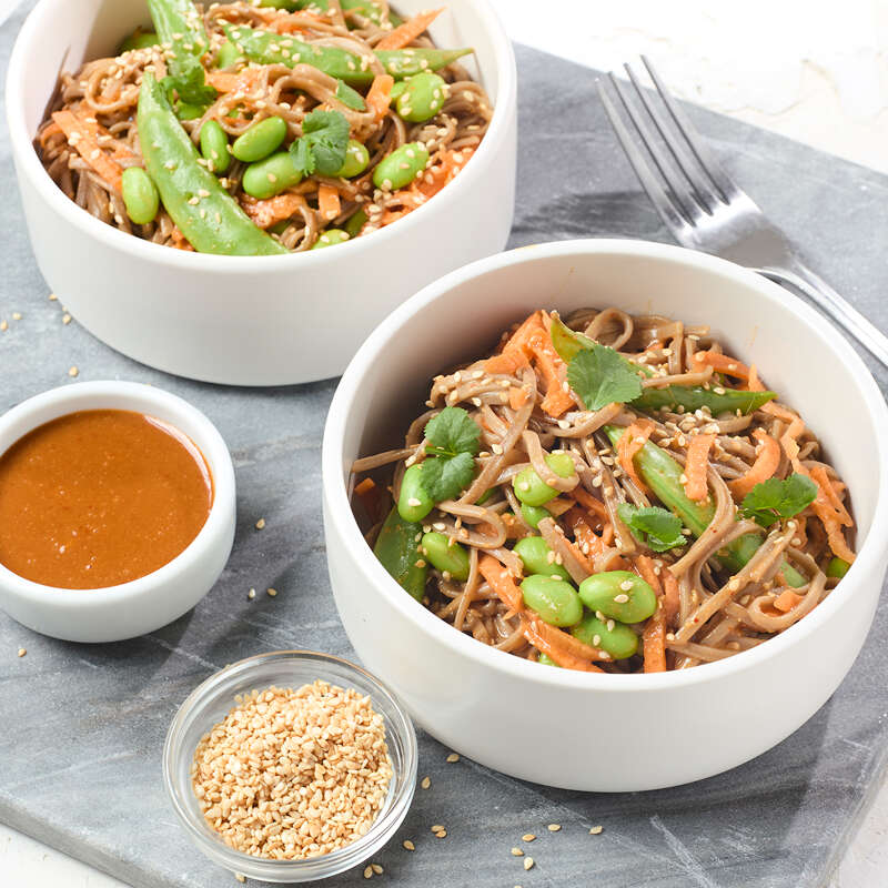 Nouilles orientales aux edamame et pois croquants